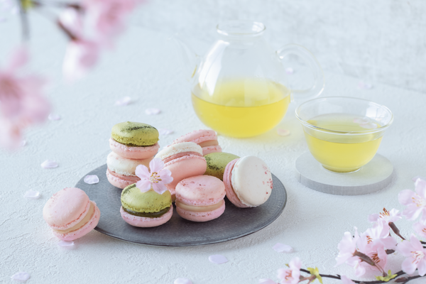 桜薫る限定マカロンと日本茶｜春を感じる和の香り